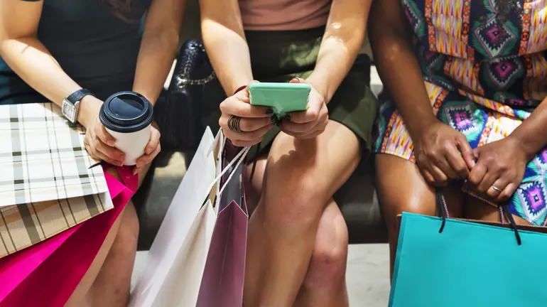 group-friends-shopping-mall